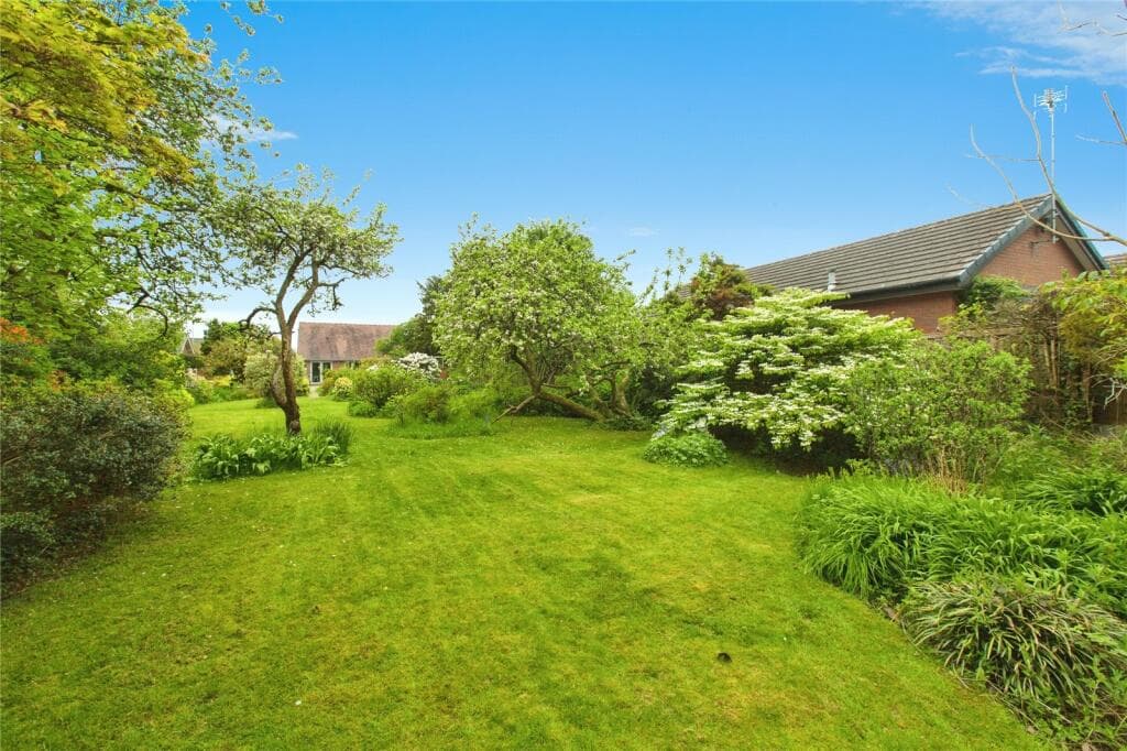 Chain free 3 bed bungalow with classic countryside design & massive garden for sale