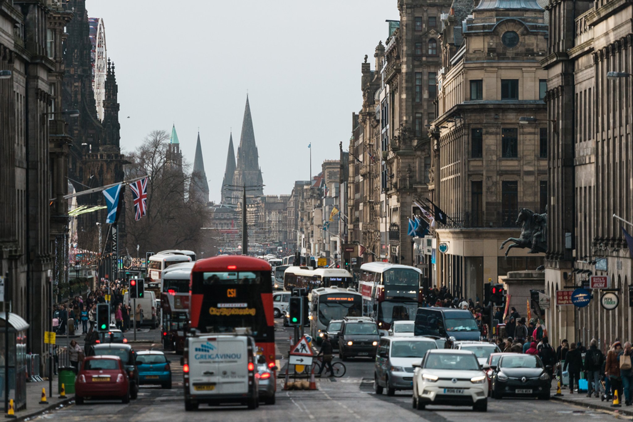 Calls to ban Sunday drives and cut motorway speed limits to address fuel cost crisis