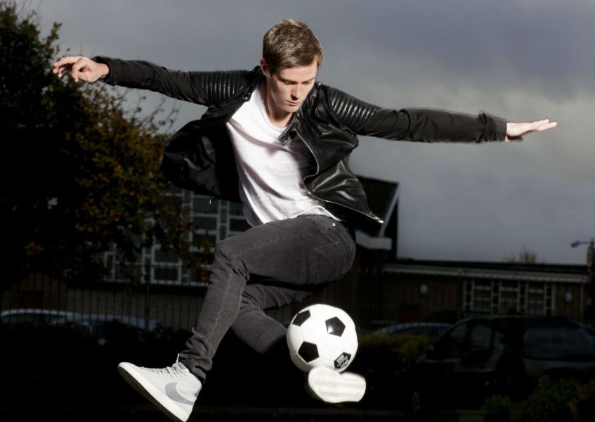 Freestyle footballer John Farnworth to show off skill at St Catherine s Hospice yellow day